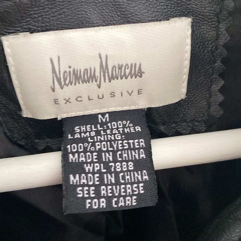 Neiman Marcus 100% Leather Quilted Button Front Collared Over Coat Medium - Picture 5 of 8